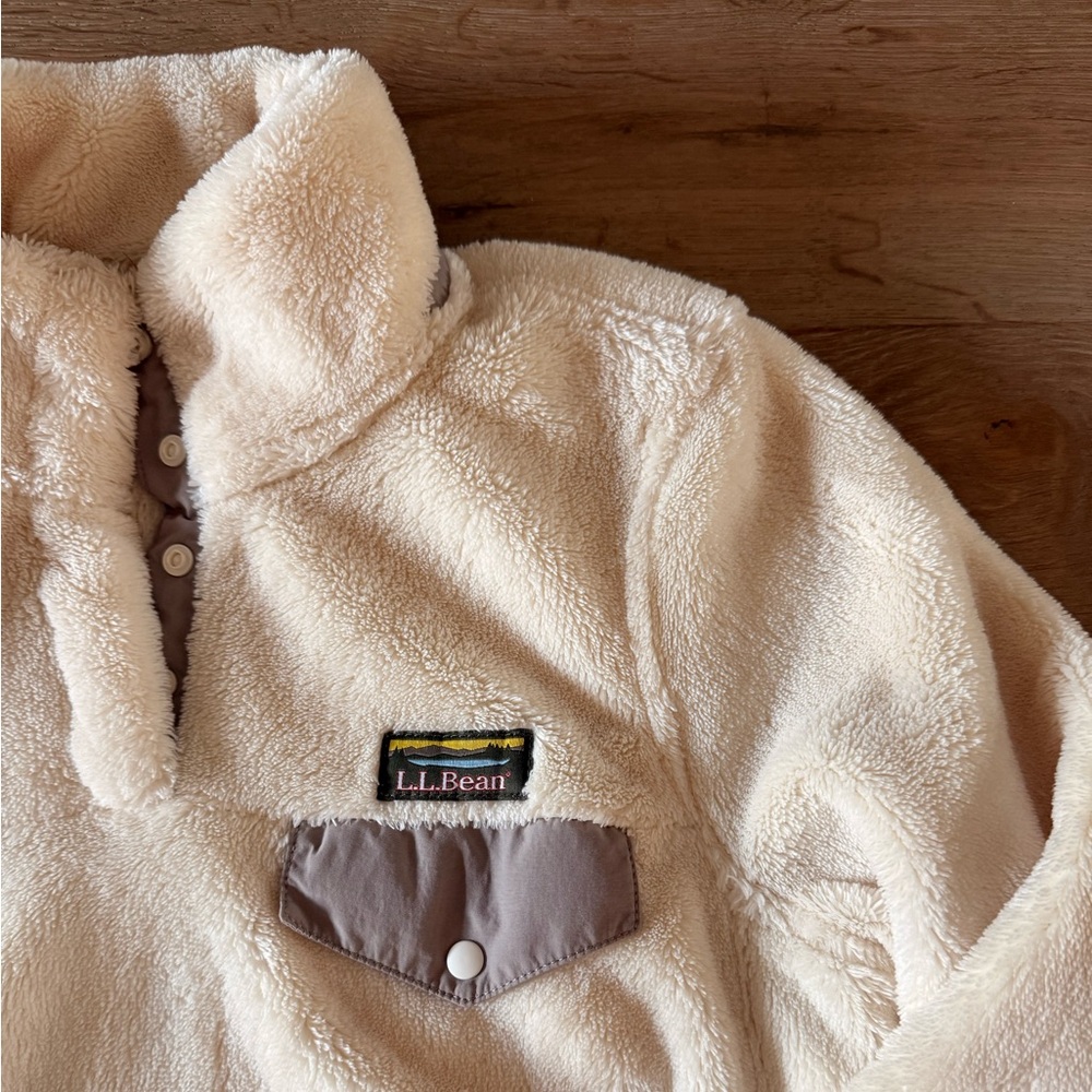 L.L. Bean Beige Fleece Pullover Snap Button Jacket. Size M
